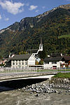 Katholische Kirche mit Pfarrhaus