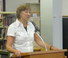 Sharon Creech standing at a lectern giving a speech.