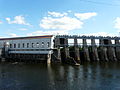 L'usine hydroélectrique et le barrage.