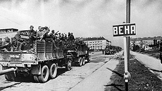 Transport de troupes soviétiques pendant l'offensive de Vienne en avril 1945.