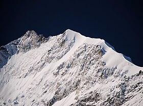 Le piz Alv au centre avec le piz Bernina à gauche et la Biancograt.