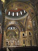 La catedral de San Luis (Misuri, Estados Unidos) contiene la mayor superficie de mosaicos del mundo (7700 metros cuadrados).