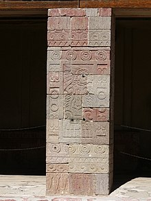 Columna en el palacio de Quetzalpapálotl.