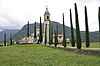 Complesso della chiesa parrocchiale di S. Abbondio con ossario e Via Crucis