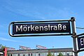 Wohl selbe Schrift wie links bei Holstenstraße beim Schild Mörkenstraße