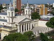 La cathédrale, place J.B. Cabral.