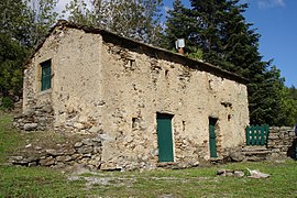 Séchoir traditionnel français à châtaignes (secador, en occitan).