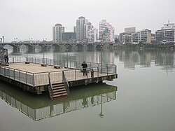 市街地を流れる富屯渓