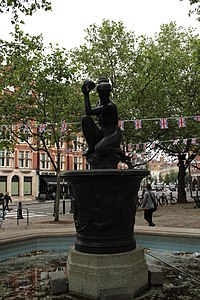 Statue de la fontaine.