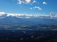 姫神山から岩手山と八幡平を望む