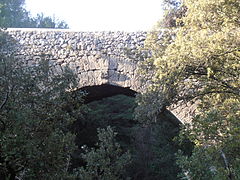 Vue de détail du pont « médiéval ».