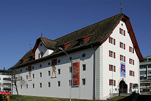 Le Forum de l'histoire suisse, à Schwytz, est l'un des huit Musées nationaux suisses. Il présente la vie quotidienne sur le territoire de la Suisse actuelle entre 1300 et 1800.