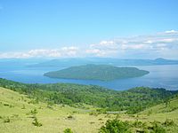 從美幌峠遠眺的屈斜路湖及中島