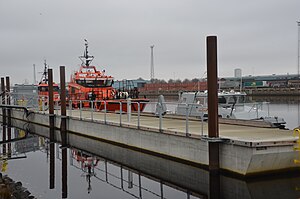 Lotsbryggan i Nissan vid Halmstads lotsstation med HMS Lindeskär, Pilot 211 SE och Pilot 744 SE