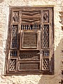 Plaque de bois avec de fins interstices.