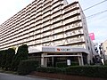 マンションA棟と銀行