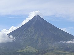 Mount Mayon summit view from Ligñon Hill