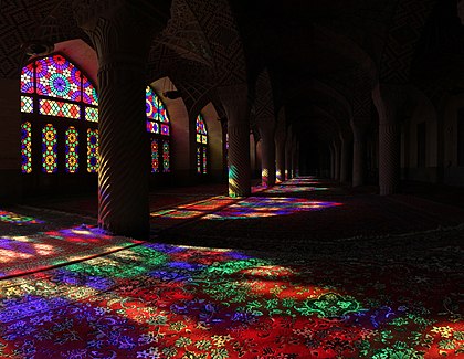 Vista interior da mesquita Nasir ol Molk situada em Xiraz, Irã. (definição 4 538 × 3 513)