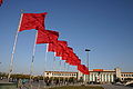 Bandiere rosse all'entrata del Museo nazionale della Cina a Pechino.