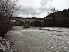 Bléone au pont de Malijai (proche de son embouchure) en période de hautes eaux.