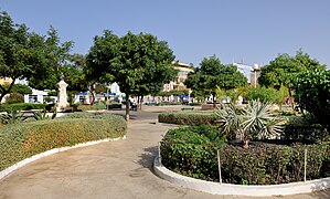 L’avenue vue de la place d’Albuquerque.