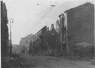 NARA copy #52, IPN copy #52 (No image caption, in section This is how the former Ghetto looks after having been destroyed) Nalewki Street, viewed from Gęsia Street looking North, with Nalewki 31/Gęsia 2 on the left