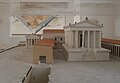 Maquette du forum à la fin du IIe siècle : Capitole, portiques et temple occidental ; la bâtisse derrière le Capitole était peut-être une bibliothèque.
