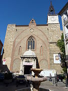 La cathédrale Saint-Jean et la fontaine.