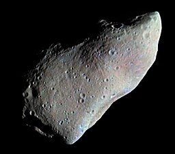 951 Gaspra é o primeiro asteroide a ser fotografado em close-up, fotografado pela Galileo em 29 de outubro de 1991 (cor aprimorada)