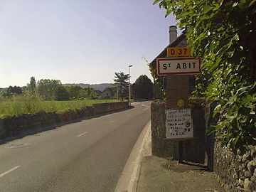 Entrée dans Saint-Abit.