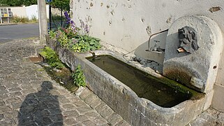 La fontaine.