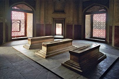 Cenotafi di Hamida Banu Begum e Dara Shikoh.