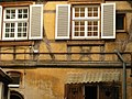 Immeuble façades et toitures sur rues et sur cour, galeries à balustrades, passage d'entrée