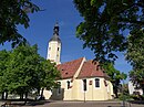 Kirche mit Pfarrhaus