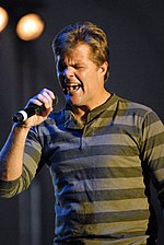 Country music singer Richie McDonald performing.