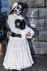 Woman dressed as a Catrina