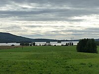 Själevadsfjärden med Örnsköldsvik bortanför sjön.