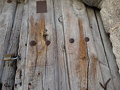 Herrajes en una puerta de Cogeces del Monte.