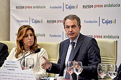 Susana Díaz et Zapatero à une conférence de presse.