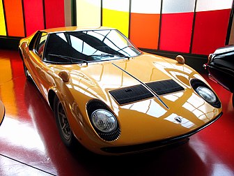 Une Lamborghini Miura exposée au musée suisse des transports à Lucerne. (définition réelle 3 648 × 2 736)