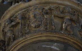 Visage du Christ sur le chapiteau d'une colonne de droite.