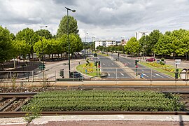 Vue vers l'entrée du champ de courses d'Enghien.