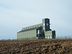 Silo agricole, en bordure de l'ex-nationale 1.