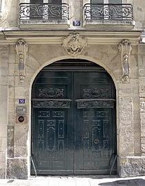 Porte d'entrée.