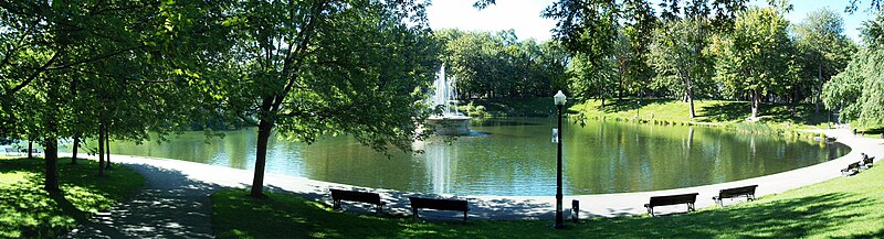 Fontaine de l'étang du parc La Fontaine