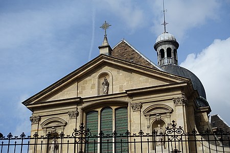 Facade and the dome, the second in Paris
