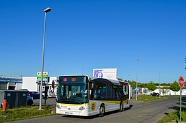 Autobus dans la ZA de l'Hippodrome, à proximité de[pas clair] la RN 124.