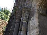 Detalle dunha porta secundaria.