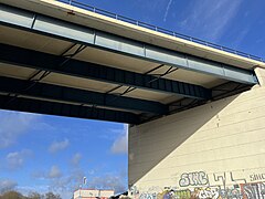 Unterseite der Brücke und östliches Widerlager