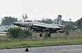 Un JF-17 pakistano in fase di atterraggio